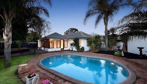 Large 5BR Home-Pool-BBQ-5 CarPark-Central Location