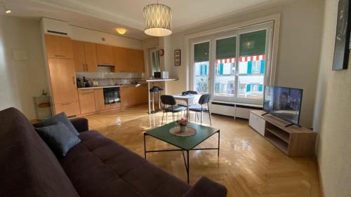 Large Apartment 7 minutes walking to Train station