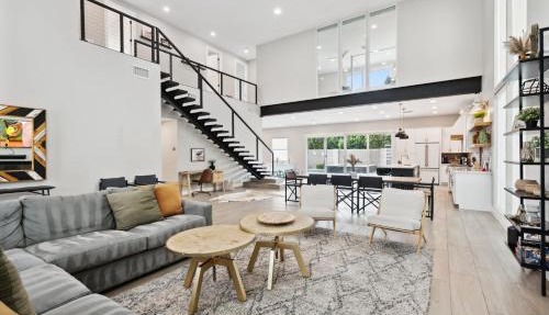 Lavish Luxuries in Old Town