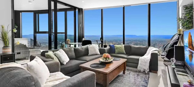 Level 70 Penthouse with Amazing Views Pet friendly