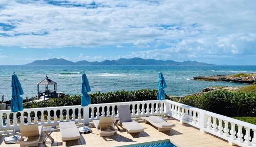 Lockrum Point Villa - Upscale Ocean Front, Pool with Gazebo