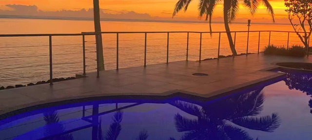 LomaniWai Luxurious All-inclusive Beachfront Villa