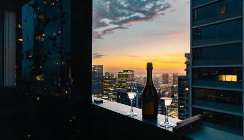 Lux 2BR CBD Apartment with Pool Spa Gym and City Views