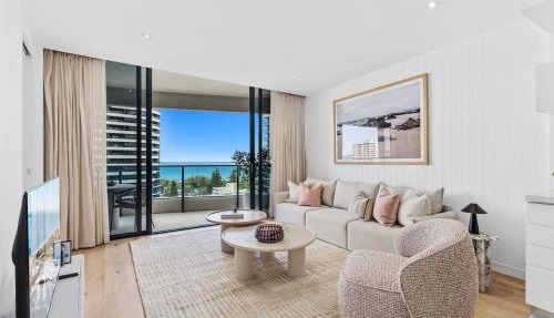 Luxurious 2-Bed Designer Retreat at Oracle Resort