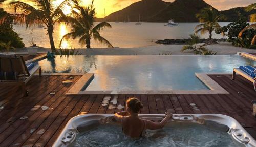 Luxurious Beachfront Villa Jolly Harbour