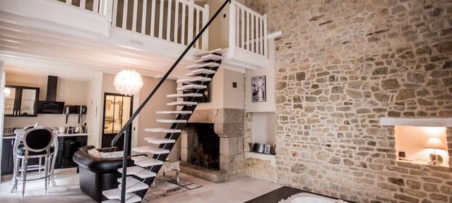 Luxurious cottage for a romantic stay with pool access