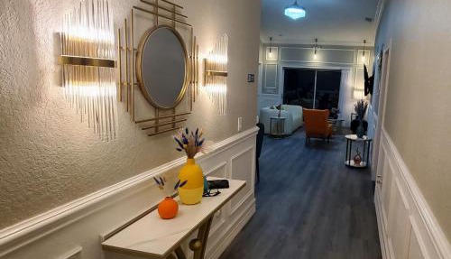 Luxurious , Elegant Home with 2 Master Suites and Swimming Pool