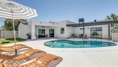 Luxurious Old Town Remodel Home W Heated Pool