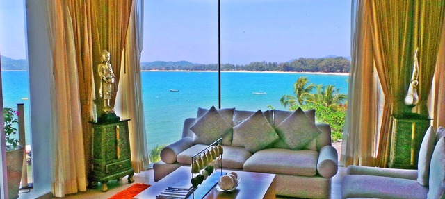 Luxurious Seafront 2 brm Penthouse with Spectacular views / unique design