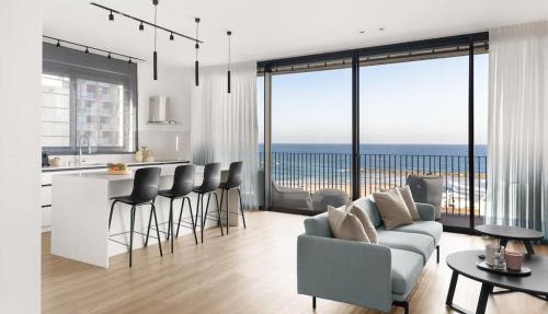 Luxury 2BD Beach Apartment 105