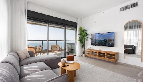 Luxury 5BR Penthouse l Sea-View Balcony l Mamad