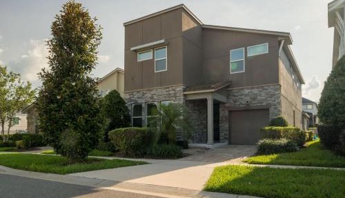 Luxury and Spacious Villa with Pool and Hot Tub just minutes from Disney