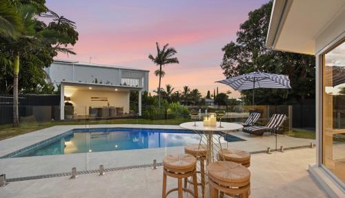 Luxury Canal Home - Pool, Fire Pit & Sleeps 8
