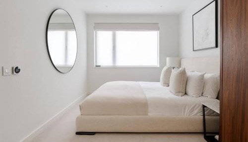 Luxury Central Mayfair Townhouse with AC 3BR 3BA