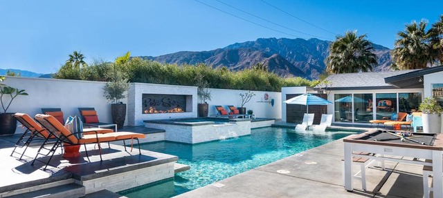 Luxury Desert Oasis