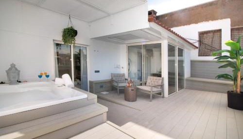 Luxury Penthouse with Jacuzzi & Large Terraces by Passeig de Gràcia