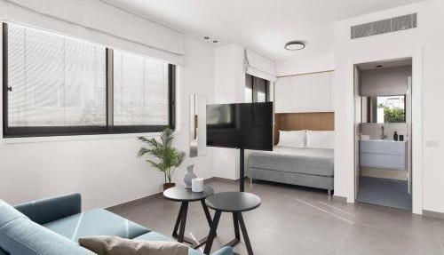 Luxury Studio Beach Flat 526