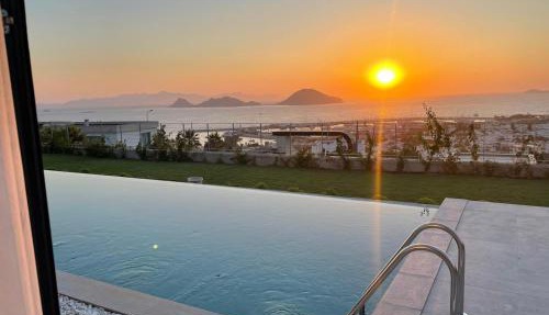 Luxury Villa with Stunning Sea View and Spectacular Sunsets