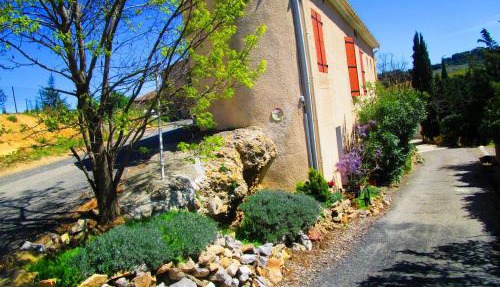 Maison champêtre à Tournissan avec grand jardin