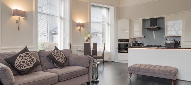 Marks At The Manor Luxury Riverside Apartments - Sleeps up to 4, with Parking and Sky TV