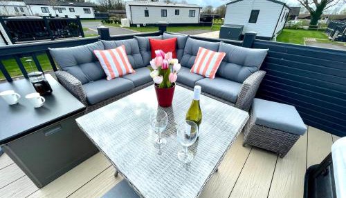 Meadow View Hot tub lodge, Free Hoburne passes