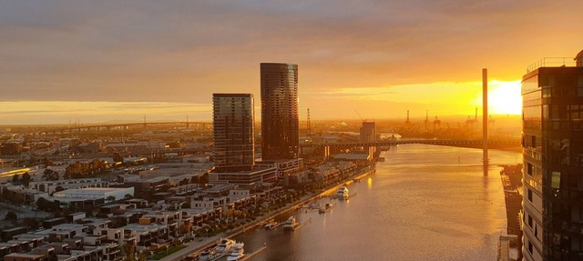 Melbourne Lifestyle Apartments - Best Views on Collins