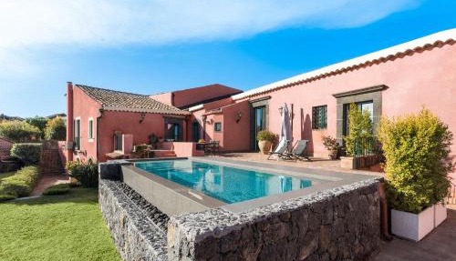 Micanera House