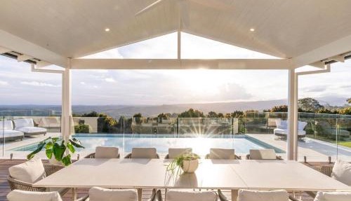 Miren Estate - lavish hinterland estate with pool