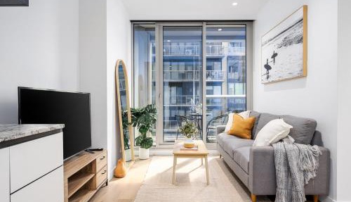 Modern CBD - Southern Cross, Free Tram, Gym, Pool