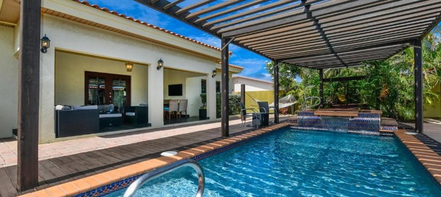 New Listing Close To Beach Jacuzzi Villa