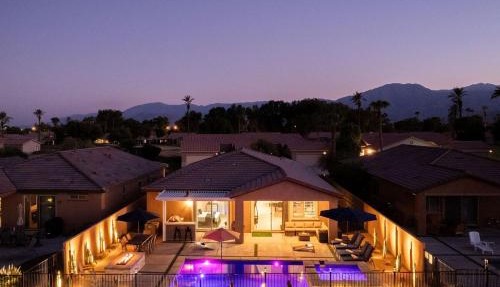 NEW Sunset Palms, AC Gameroom, Pool, Spa, EV charger