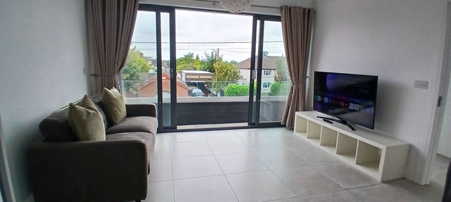 Newly Refurbed 2BD W/Wraparound Balcony,5k to City