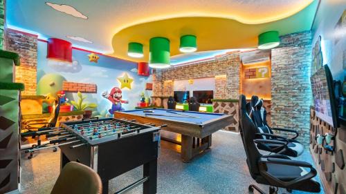 Newly Renovated Home w Pool Hot Tub & Games Room