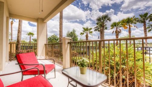 Newly Renovated LAKEVIEW Vista Cay Condo