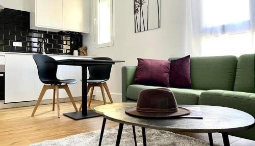 Next to Calle de Goya, quiet and very chic