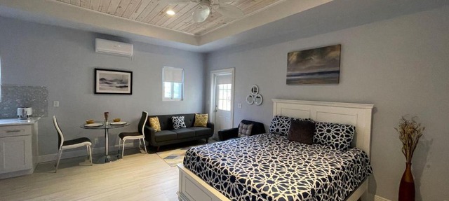 Nicoles Nest Brand New Exquisite Studio Hideaway