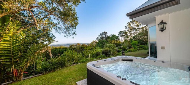Ninderry Manor-Spectacular Hinterland retreat