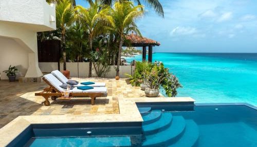 Nirvana Lodge with Private Pool and House Reef