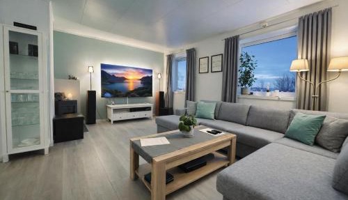 Northern Lights Apt Midtgaard, Kvaløya Tromsø Modern 2BR, Free Parking