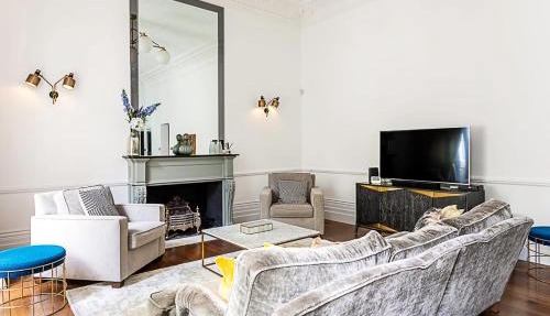 Notting Hill Charm Central 2-Bed Gem