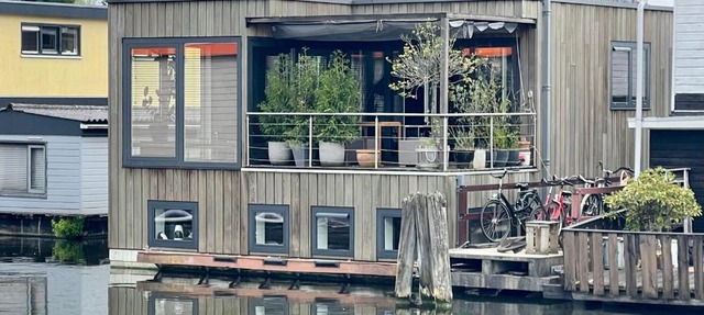 NOVA Houseboat DELUXE Free Bikes