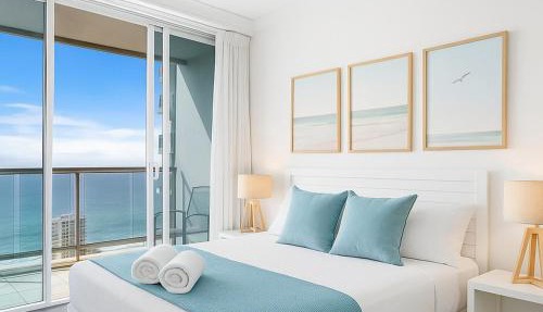 Ocean Views 33rd Floor Beachfront Surfers Paradise Apartment
