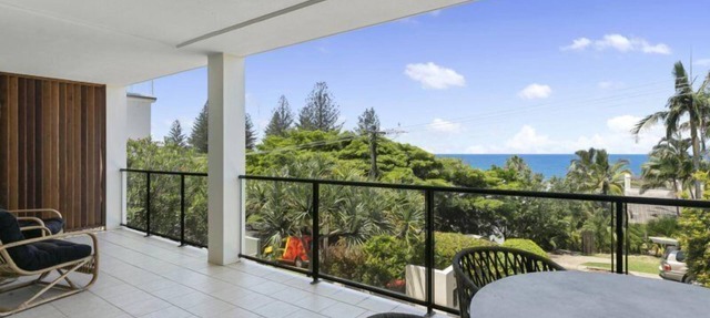 Oceanbreeze - stunningly renovated apartment.