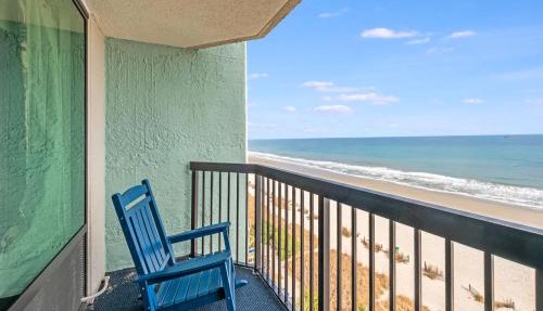 Oceanfront condo Heated Pools & Breathtaking View!