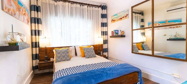 Oceanfront Lemon Cottage