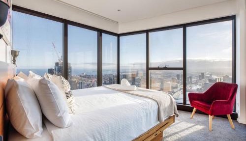 Oriana - Refined Skyline Retreat by Yarra River
