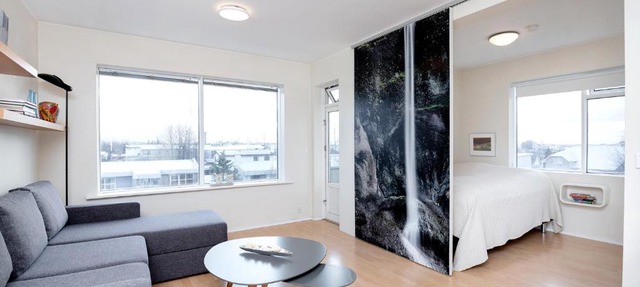 Overlooking the city, bright & cozy - Free Parking (A2)