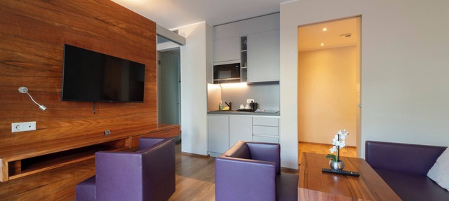 Pakat Suites