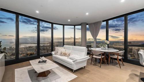 Panoramic City & Bay Views and Free Parking