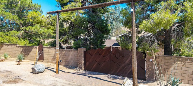 Peaceful paradise awaits- Plenty of space for family, friends, or a retreat!